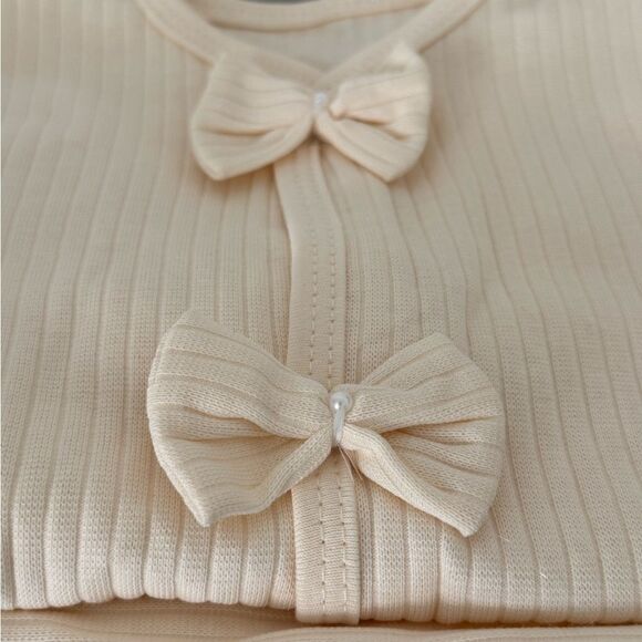 Charming Organic Cotton Cream Kids 2pcs Set with Bows - Picture 3 of 9